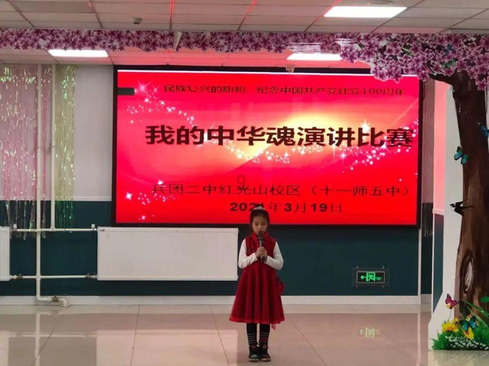 飞跃沙丘的小球